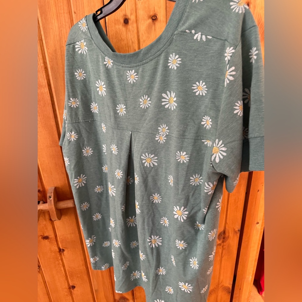 Woman’s Basic Tee - Picture 5 of 5